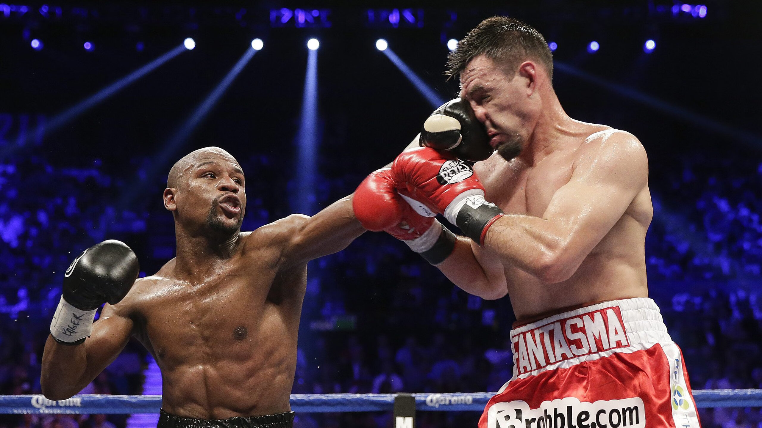 “足球场馆智能照明系统正式启用，节能环保”，足球场灯光照明方案